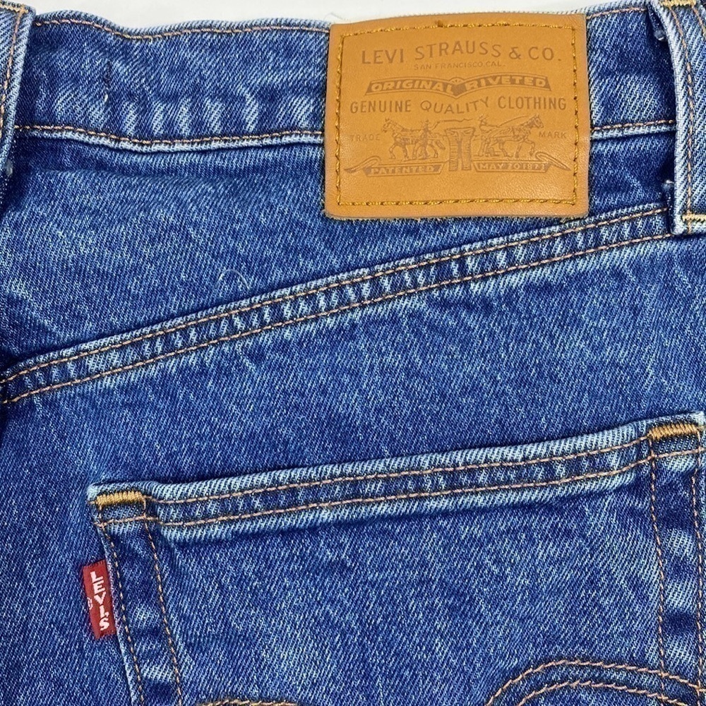 Levi's Premium Ribcage Shorts Button Fly Size 30 (flawed) - Picture 3 of 12